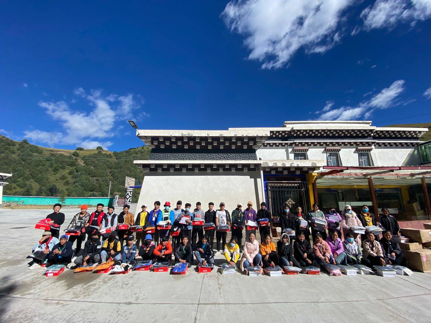 呼和浩特罗斌教育资源开发有限公司公益回顾丨家国同欢月同圆 温暖满载甘孜州(图8)