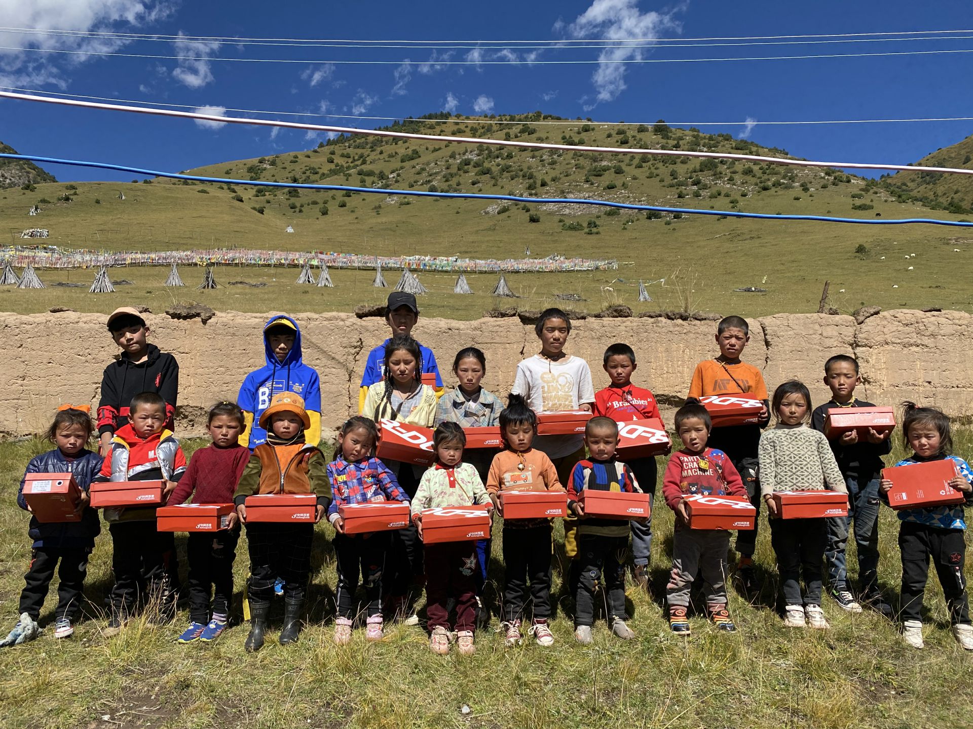 呼和浩特罗斌教育资源开发有限公司公益回顾丨家国同欢月同圆 温暖满载甘孜州(图13)